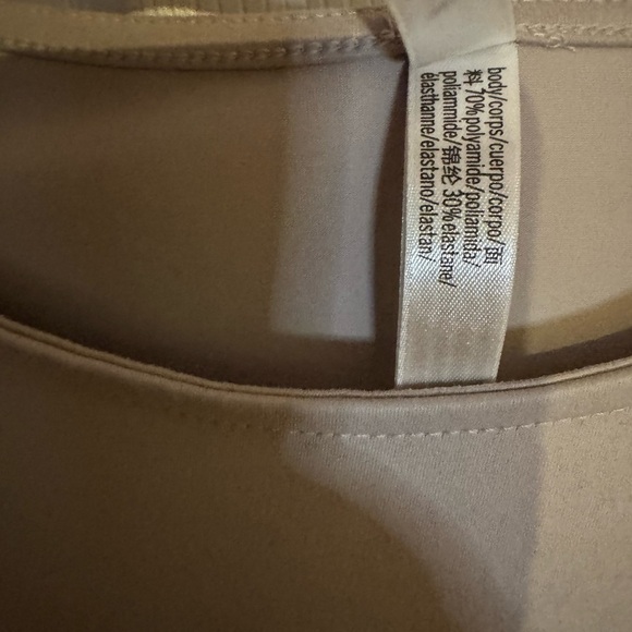 Victoria Secret Athletic Crop Top Long Sleeve Size XS 
EUC - Picture 5 of 7